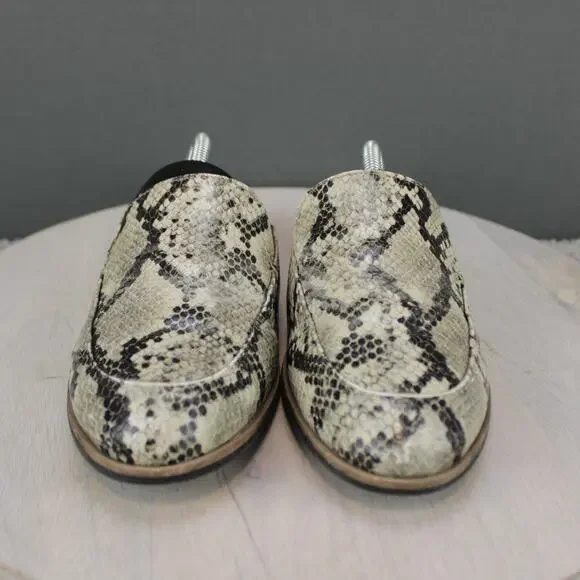 Clarks Slip On Mules Womens 8.5 Beige Leather Snake Print - Picture 3 of 9